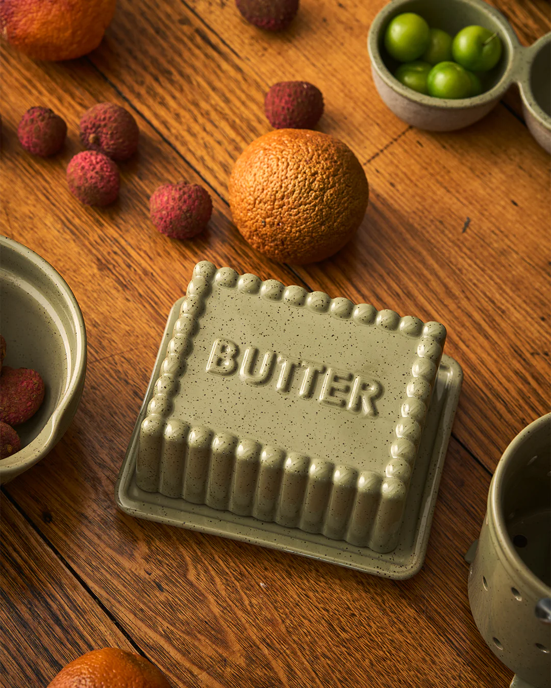 Kitchen Life Large Butter Dish / Peppercorn